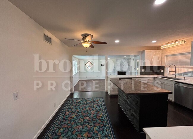 Building Photo - 1515 Kent Ave