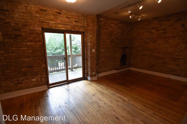 Building Photo - 652 W Roscoe St