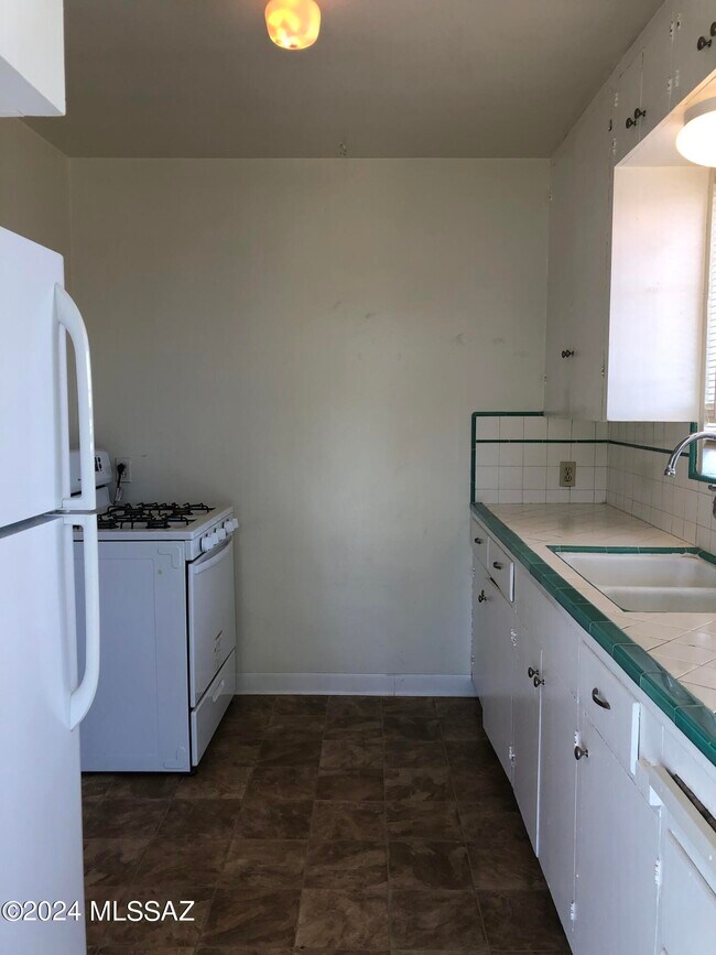 Foto del edificio - 1448 E Waverly St