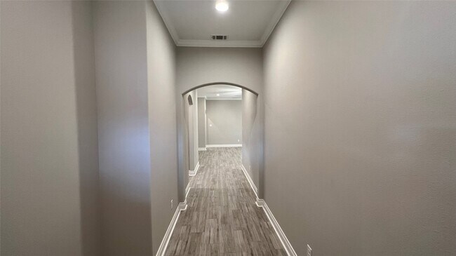 Foto del edificio - 906 Hardaway Ln