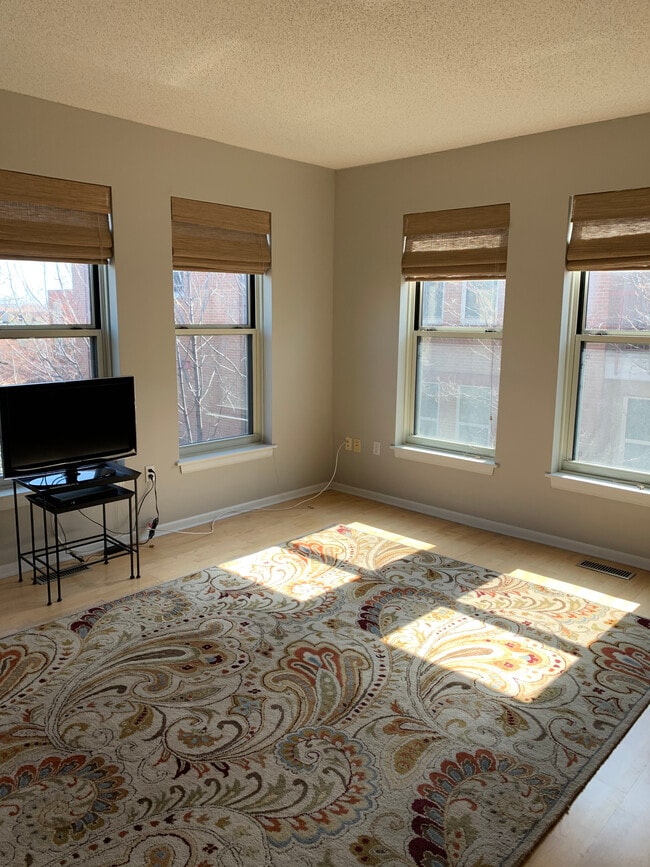 N & E facing living area - 645 N 1st St