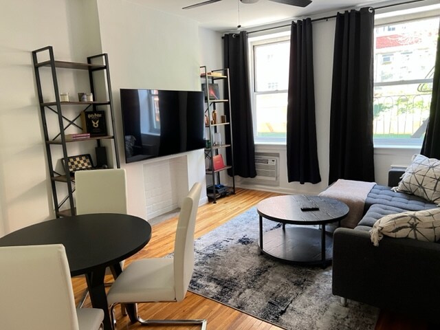 Foto del edificio - 319 W 21st St