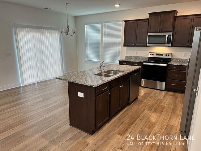 Foto del edificio - 24 Blackthorn Ln