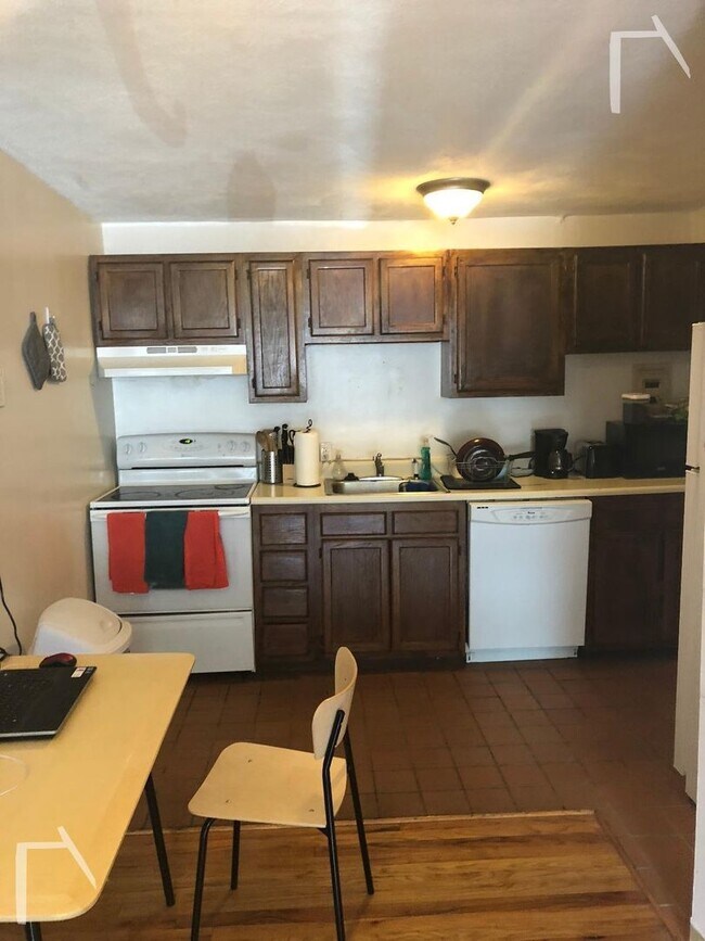 Foto del edificio - Charming 2 Bedroom-No Broker Fee