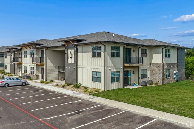 1130 W Northview Rd - The Retreat