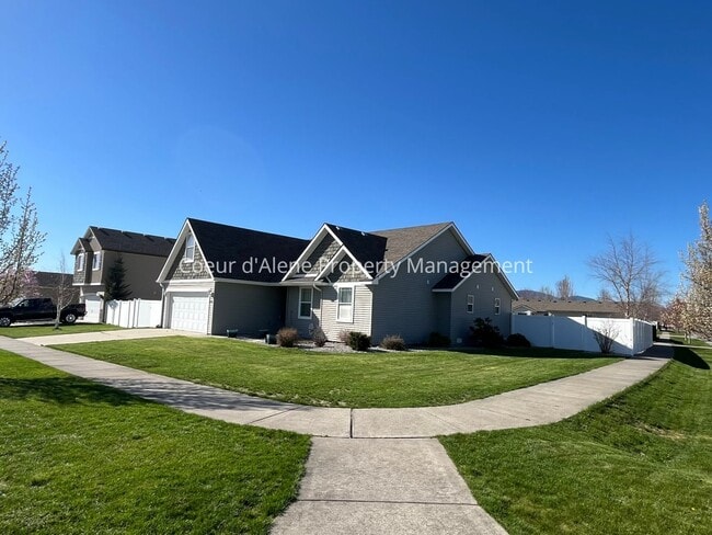 Building Photo - 3 bed house with Bonus Room in The Landings!