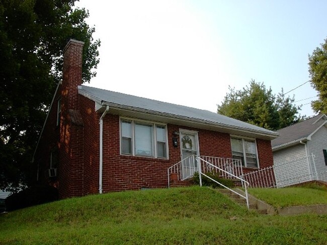 Foto del edificio - Charming 2 Bedroom House Downtown