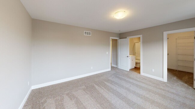 Building Photo - $500 SIGNING BONUS! 3 Bedroom Townhome Ava...