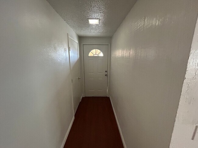 Foto del edificio - 1405 E McWilliams Ave