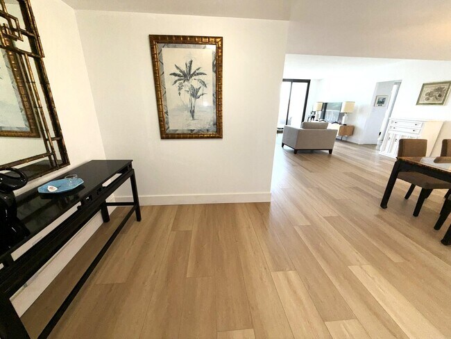 Building Photo - 2860 S Ocean Blvd