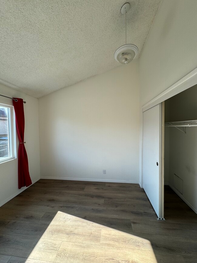 Building Photo - 814 W El Repetto Dr