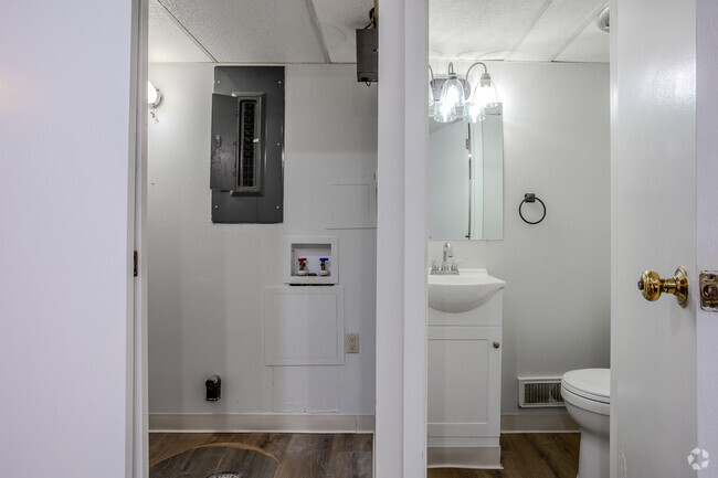 2BR, 1.5BA - 1,044SF - Wyndanwood Apartments