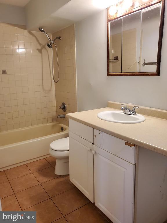 Building Photo - 25 Old Millstone Dr