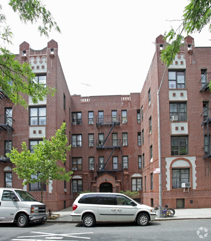 Building Photo - 2012-2024 68th St