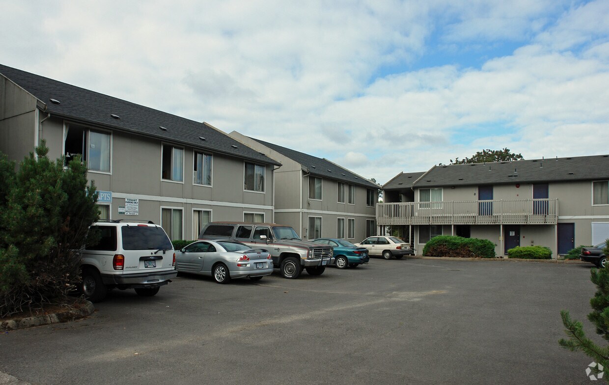 Primary Photo - Parkway Apartments