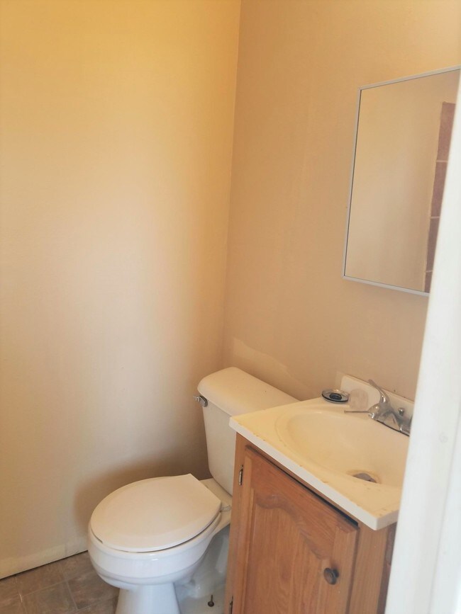 Building Photo - 2731 S 21st St