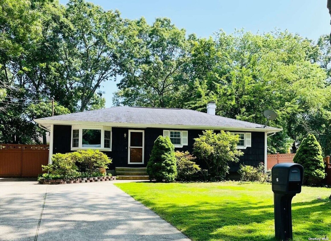 16 Nelson Pl, Mastic, NY 11950 House Rental in Mastic, NY