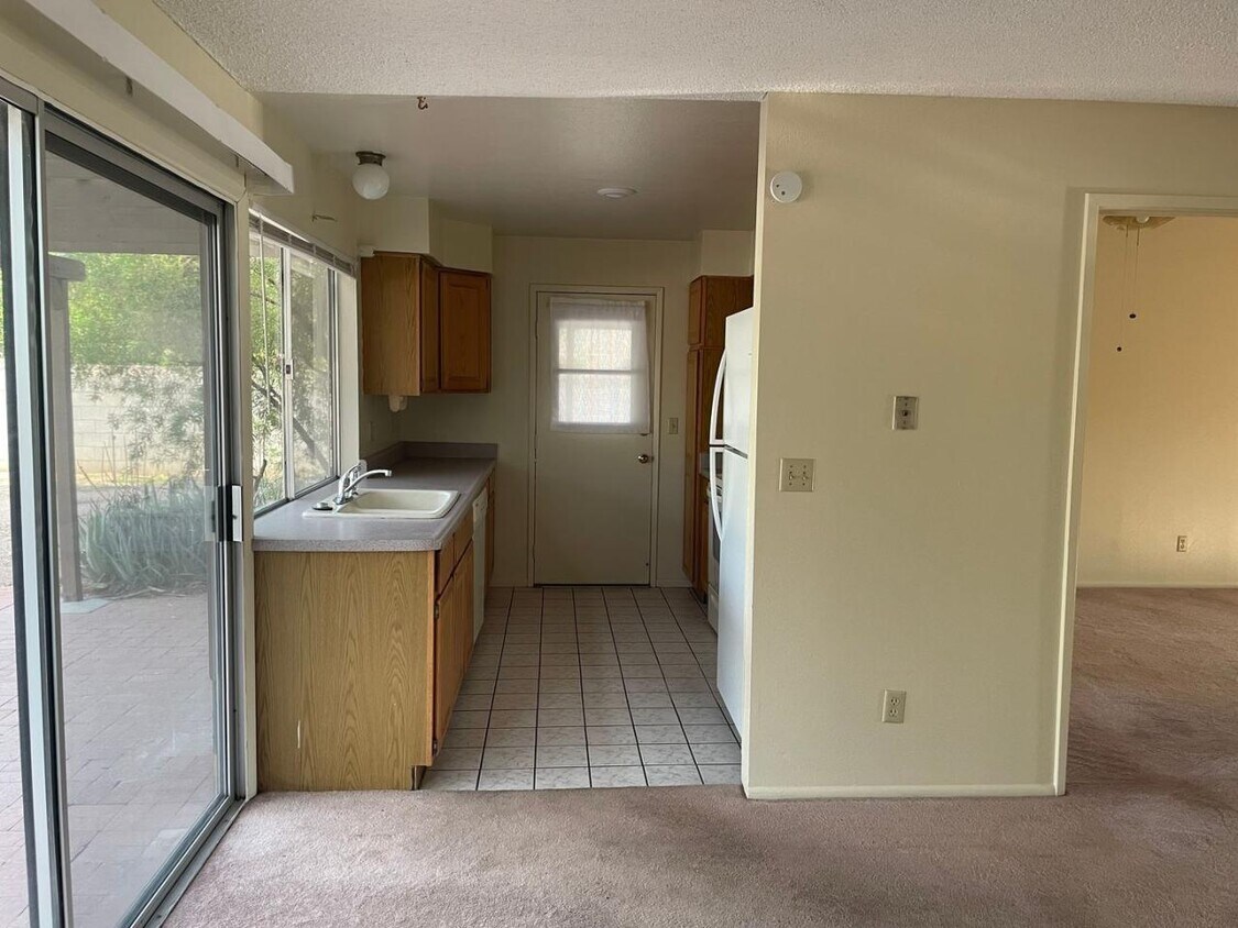 Primary Photo - 7390 N Heathcliff Ave