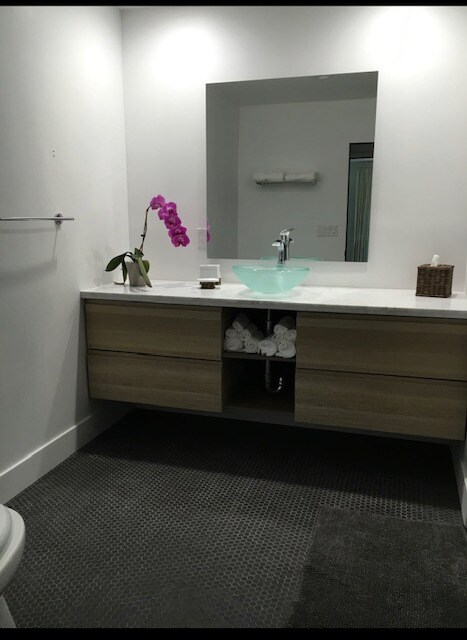 Segundo baño - 9480 Charleville Blvd