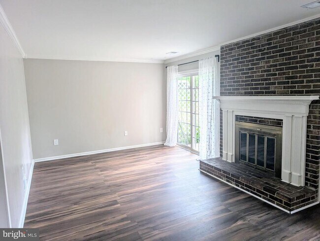 Building Photo - 10128 Roveout Ln