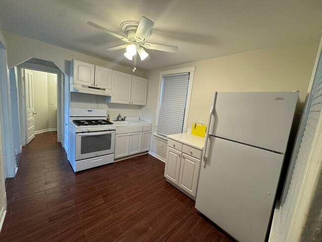 Foto del edificio - 3657 W Oakdale Ave