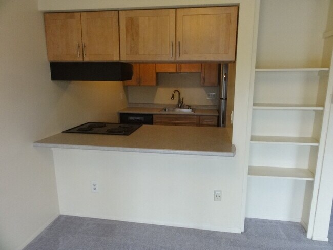 Building Photo - 1541 Jones Dr