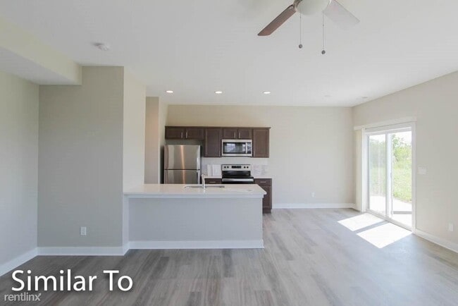 Building Photo - 3 br, 2.5 bath Townhome - Park Side Villas...