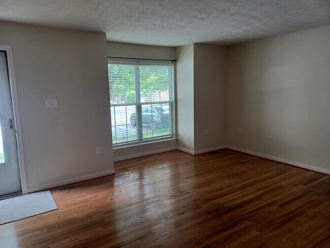Foto del edificio - 209 Stratford Dr