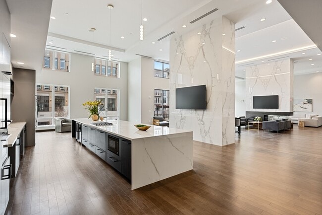 Spacious resident lounge and club - High Street Atlanta