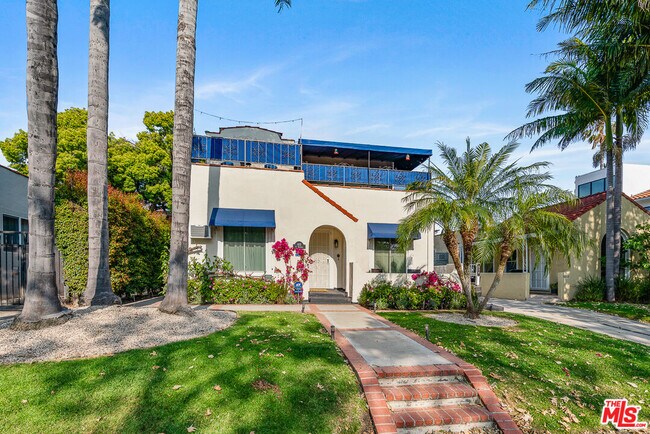 Foto del edificio - 832 N Sycamore Ave