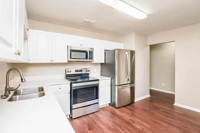 Foto del edificio - 718 Del Prado Dr