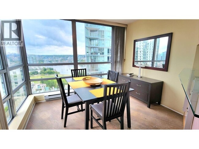 Building Photo - 501 Pacific St