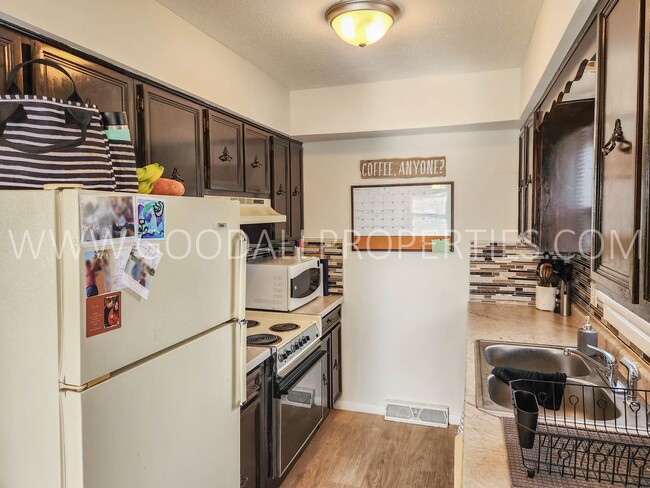 Building Photo - 2 Bedroom Bi Attahed Home In Des Moines
