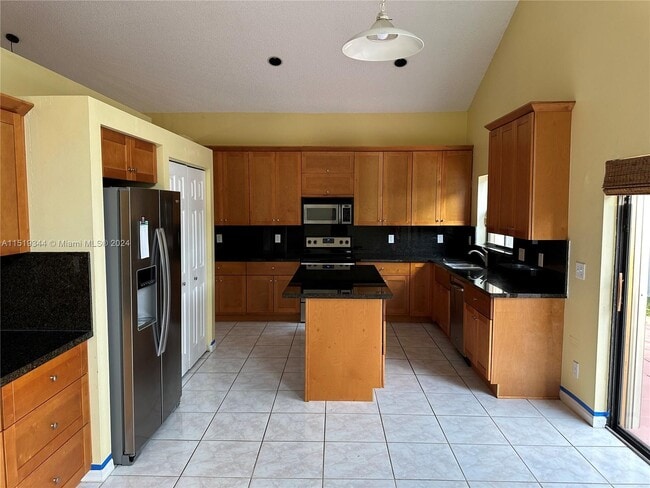 Building Photo - 6030 SW 58th Ct