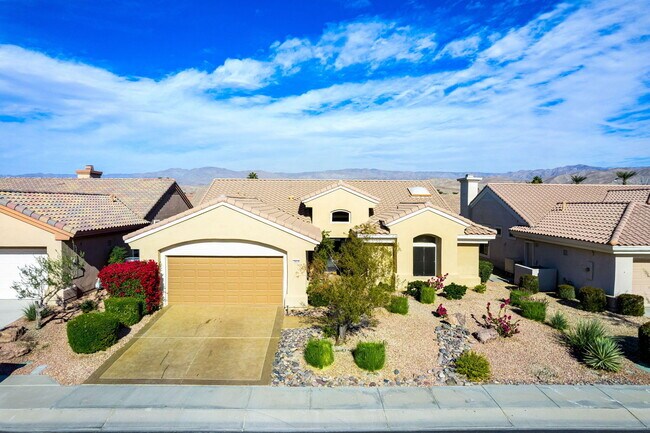 Foto del edificio - 78618 Dancing Waters Rd