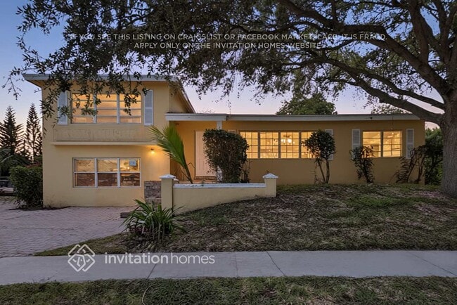 Foto del edificio - 1707 Katherine Ct