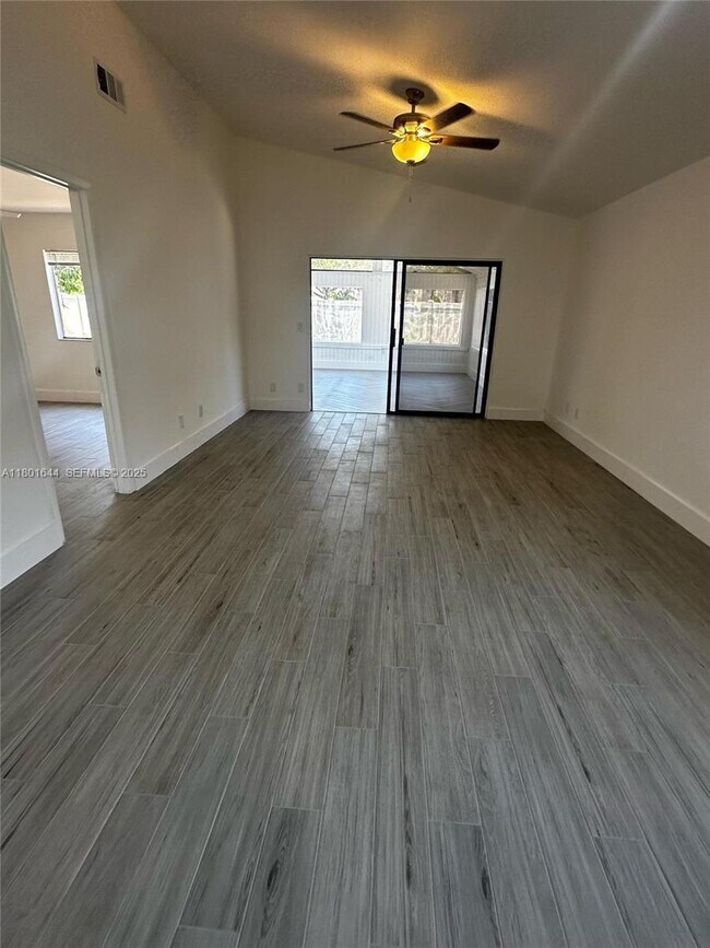 Foto del edificio - 8880 SW 23rd St