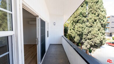 Building Photo - 835 S Sherbourne Dr