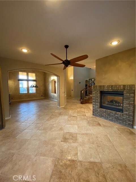 Foto del edificio - 13581 Canyon Crest Rd