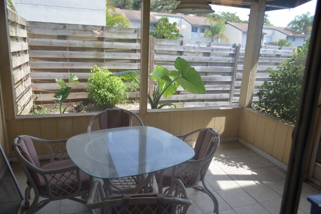 Foto del edificio - 973 Whitman Dr