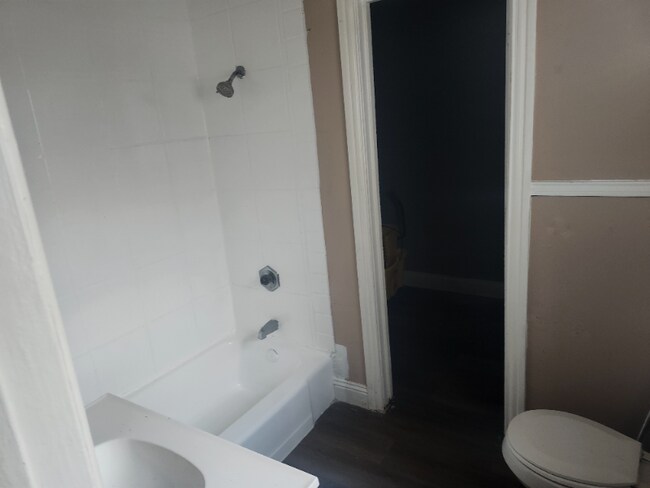 Building Photo - 817 E Houston St