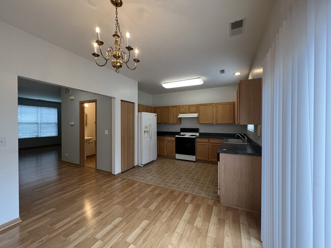 Building Photo - 1046 Chadwick Dr