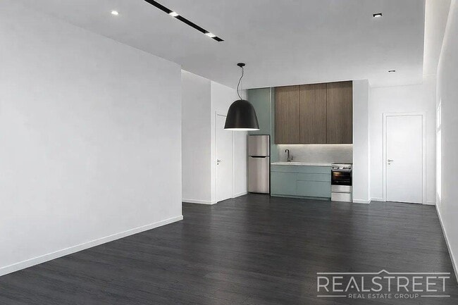 Building Photo - Winthrop St