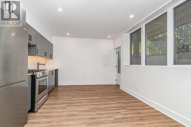 Building Photo - 284 Dovercourt Ave