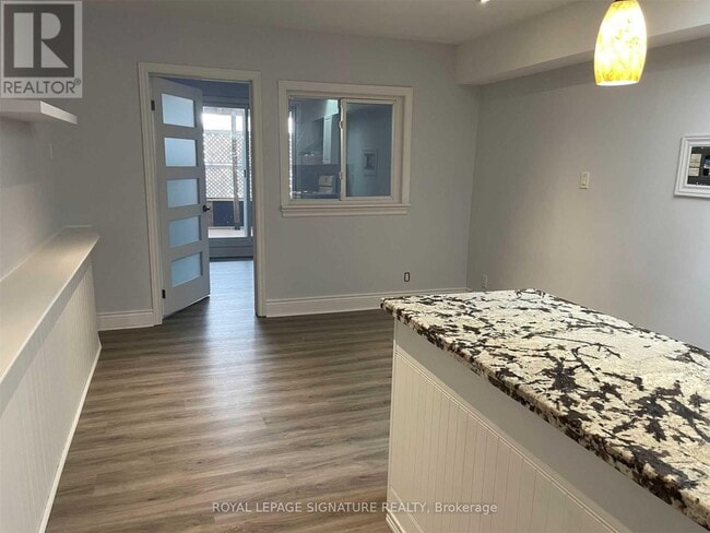 Photo du bâtiment - 2444 Danforth Ave