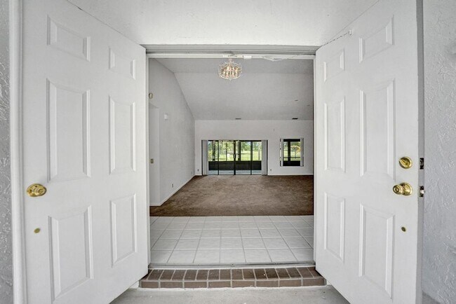 Foto del edificio - 8578 Eagle Run Dr