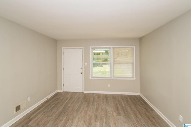 Building Photo - 565 Camellia Rd