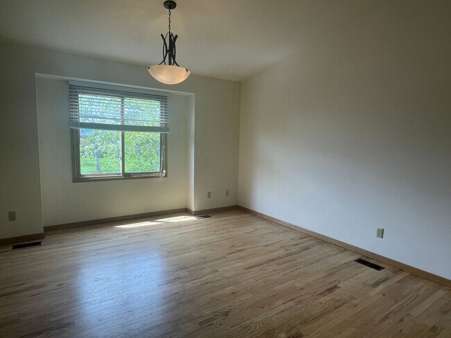 Foto del edificio - GREAT 3 BED/ 2 BATH HOME IN NORTHEAST LONG...