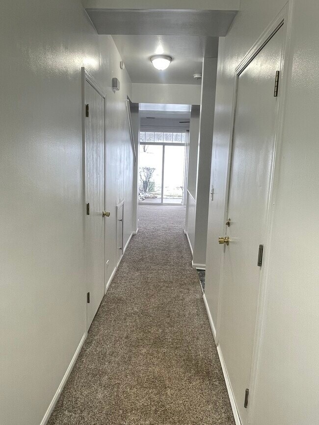 Foto del edificio - 2230 Flagstone Ln