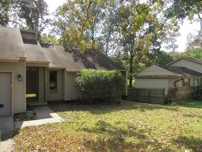 Building Photo - Contact Peggy  501 676 1758 or Heather 501...